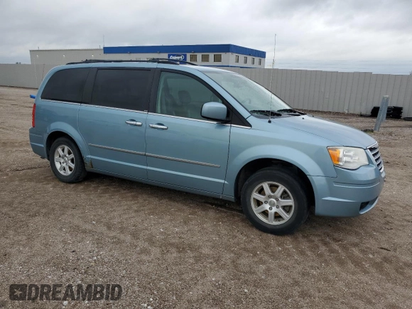 2010 Chrysler Town & Country Touring z VIN 2A4RR5D13AR404747, wystawiony jako Copart lot #57100735 z przebiegiem 220 550 mil mil oraz Szkoda całkowita • Salvage title. Historia ofert i sprzedaży dostępna na DreamBid. Obrazek 4.