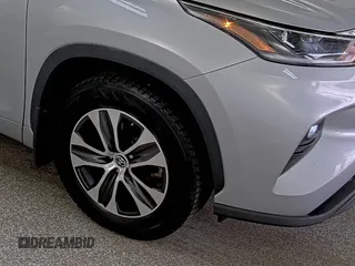 2021 Toyota Highlander XLE with VIN 5TDHZRBH0MS558143, listed as a IAAI auction lot 42859323 with 41,722 mi miles and . Bid and sale history available at DreamBid. Image 31.