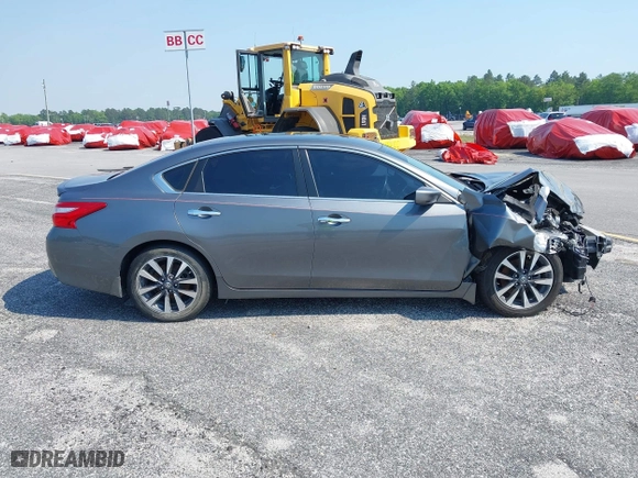 2016 Nissan Altima 2.5 SR with VIN 1N4AL3AP3GC186902, listed as a IAAI auction lot 39780328 with 142,952 mi miles. Bid and sale history available at carsss.com. Image 13.