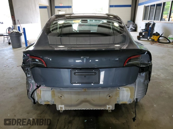 2023 Tesla Model 3 z VIN 5YJ3E1EA5PF658737, wystawiony jako Copart lot #56209345 z przebiegiem 10 226 mil mil oraz Szkoda całkowita • Salvage title. Historia ofert i sprzedaży dostępna na DreamBid. Obrazek 6.