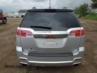2015 GMC Terrain Denali z VIN 2GKFLZE30F6427420, wystawiony jako Copart lot #56643175 z przebiegiem 28 682 mil mil oraz Czysty tytuł • Clean title. Historia ofert i sprzedaży dostępna na DreamBid. Obrazek 6.