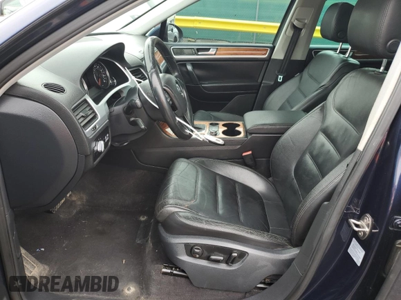 2011 Volkswagen Touareg Lux z VIN WVGFK9BP4BD001551, wystawiony jako Copart lot #58743065 z przebiegiem 142 661 mil mil oraz Szkoda całkowita • Salvage title. Historia ofert i sprzedaży dostępna na DreamBid. Obrazek 7.