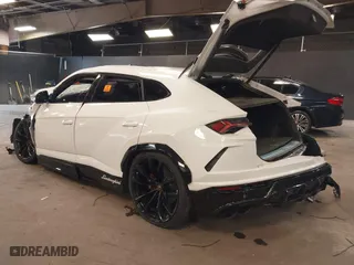 2019 Lamborghini Urus with VIN ZPBUA1ZL2KLA02084, listed as a IAAI auction lot 41953004 with 9,279 mi miles. Bid and sale history available at carsss.com. Image 3.