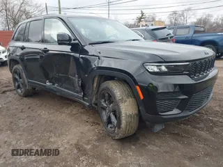 2023 Jeep Grand Cherokee Laredo z VIN 1C4RJHAG4PC599198, wystawiony jako IAAI lot #41741474 z przebiegiem 19 162 mil mil oraz . Historia ofert i sprzedaży dostępna na DreamBid. Obrazek 1.