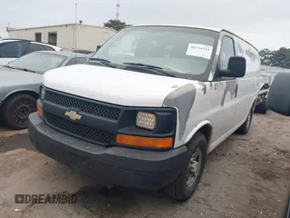 2007 Chevrolet City Express Cargo z VIN 1GCFG15ZX71236419, wystawiony jako IAAI lot #40734333 z przebiegiem 234 948 mil mil oraz . Historia ofert i sprzedaży dostępna na DreamBid. Obrazek 2.