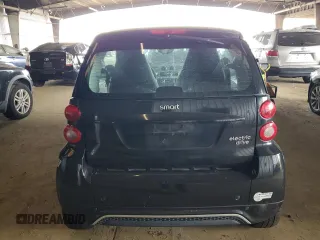 2013 Smart fortwo Passion z VIN WMEEJ9AA2DK673558, wystawiony jako Copart lot #50930415 z przebiegiem Nie podano mil oraz Tytuł czysty. Historia ofert i sprzedaży dostępna na DreamBid. Obrazek 6.