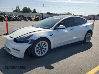 2021 Tesla Model 3 Long Range z VIN 5YJ3E1EB0MF050922, wystawiony jako Copart lot #57625905 z przebiegiem 62 631 mil mil oraz Szkoda całkowita • Salvage title. Historia ofert i sprzedaży dostępna na DreamBid. Obrazek 1.
