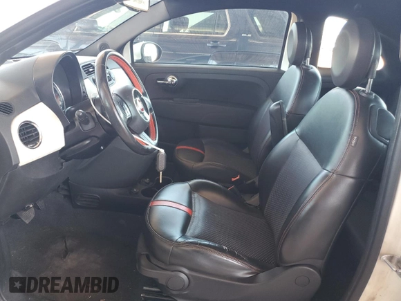 2015 FIAT 500e z VIN 3C3CFFGE2FT503321, wystawiony jako Copart lot #62170495 z przebiegiem 61 091 mil mil oraz Czysty tytuł • Clean title. Historia ofert i sprzedaży dostępna na DreamBid. Obrazek 7.