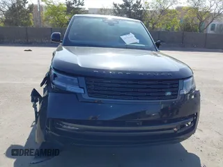 2025 Land Rover Range Rover SE z VIN SALKP9FU4SA281132, wystawiony jako IAAI lot #42116456 z przebiegiem 7 016 mil mil oraz . Historia ofert i sprzedaży dostępna na DreamBid. Obrazek 13.