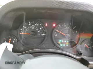 2008 Jeep Wrangler X z VIN 1J4FZ24118L511476, wystawiony jako Copart lot #85471624 z przebiegiem 189 917 mil mil oraz Nie do naprawy • Non repairable. Historia ofert i sprzedaży dostępna na DreamBid. Obrazek 9.
