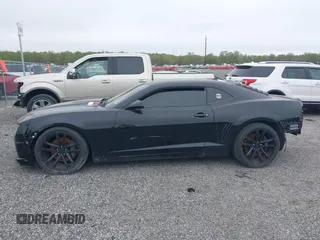 2010 Chevrolet Camaro 2SS z VIN 2G1FK1EJ9A9137692, wystawiony jako IAAI lot #42085420 z przebiegiem 169 665 mil mil oraz . Historia ofert i sprzedaży dostępna na DreamBid. Obrazek 14.