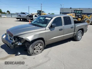 2006 Dodge Dakota SLT z VIN 1D7HW48NX6S709353, wystawiony jako Copart lot #58043225 z przebiegiem 222 008 mil mil oraz Szkoda całkowita • Salvage title. Historia ofert i sprzedaży dostępna na DreamBid. Obrazek 1.