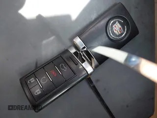 2012 Cadillac CTS Performance z VIN 1G6DK5E34C0116367, wystawiony jako IAAI lot #42373255 z przebiegiem 93 444 mil mil oraz . Historia ofert i sprzedaży dostępna na DreamBid. Obrazek 11.