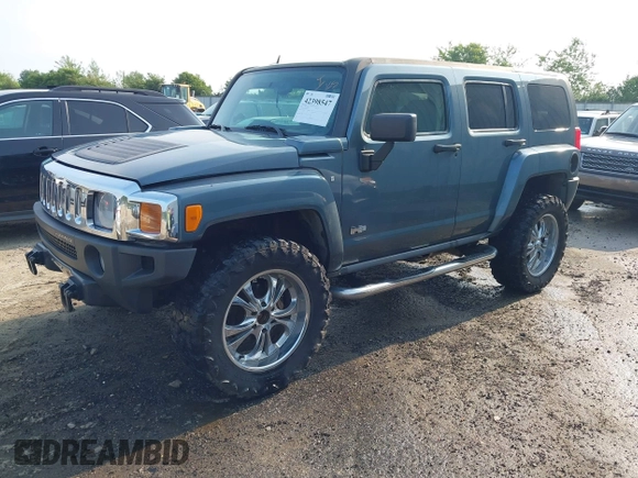 2007 Hummer H3 SUV z VIN 5GTDN13E578185716, wystawiony jako IAAI lot #42398547 z przebiegiem 137 163 mil mil oraz . Historia ofert i sprzedaży dostępna na DreamBid. Obrazek 2.