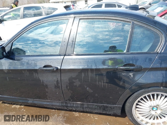 2009 BMW 3 Series 328i z VIN WBAPH73569E128649, wystawiony jako IAAI lot #41865103 z przebiegiem 238 385 mil mil oraz . Historia ofert i sprzedaży dostępna na DreamBid. Obrazek 14.