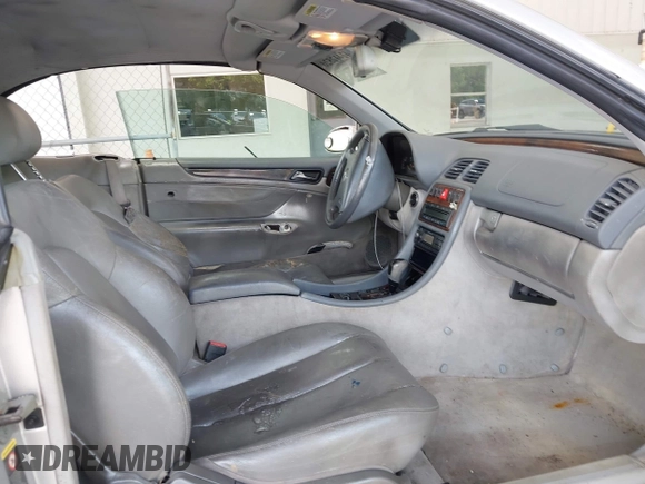 2001 Mercedes-Benz CLK 320/430 z VIN WDBLK65G51T083813, wystawiony jako IAAI lot #42412526 z przebiegiem 94 210 mil mil oraz . Historia ofert i sprzedaży dostępna na DreamBid. Obrazek 5.