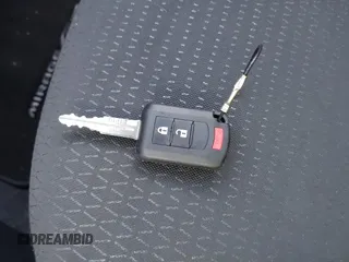 2024 Mitsubishi Mirage ES z VIN ML32FUFJ7RHF15743, wystawiony jako IAAI lot #42460558 z przebiegiem 5 931 mil mil oraz . Historia ofert i sprzedaży dostępna na DreamBid. Obrazek 11.