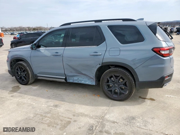 2025 Honda Pilot Touring with VIN 5FNYG2H78SB000571, listed as a Copart auction lot 45391595 with 6,916 mi miles and Salvage Title. Bid and sale history available at carsss.com. Image 2.