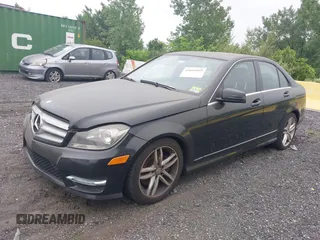 2013 Mercedes-Benz C 300 Sport z VIN WDDGF8AB0DR263382, wystawiony jako IAAI lot #42601043 z przebiegiem 106 154 mil mil oraz . Historia ofert i sprzedaży dostępna na DreamBid. Obrazek 17.