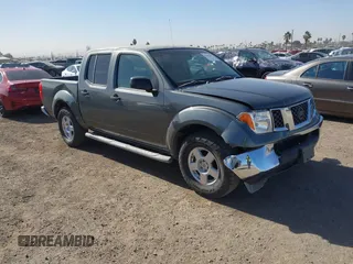 2006 Nissan Frontier SE z VIN 1N6AD07U96C436268, wystawiony jako IAAI lot #41397794 z przebiegiem 71 783 mil mil oraz . Historia ofert i sprzedaży dostępna na DreamBid. Obrazek 1.
