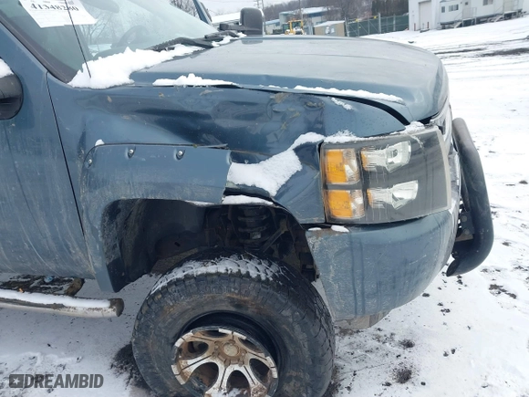 2007 Chevrolet Silverado 1500 LT w/1LT with VIN 2GCEK13M171527788, listed as a IAAI auction lot 41348280 with 136,305 mi miles. Bid and sale history available at carsss.com. Image 6.