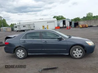 2005 Honda Accord LX z VIN 1HGCM56485A095449, wystawiony jako IAAI lot #42356520 z przebiegiem 231 909 mil mil oraz . Historia ofert i sprzedaży dostępna na DreamBid. Obrazek 13.