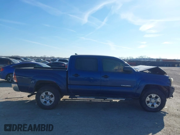 2015 Toyota Tacoma with VIN 5TFLU4EN6FX112038, listed as a IAAI auction lot 41592759 with 236,252 mi miles. Bid and sale history available at carsss.com. Image 12.