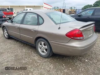2005 Ford Taurus SE с VIN 1FAHP53285A177492, выставлен на аукционе IAAI как лот 42490543 с пробегом Не указан миль и . История ставок и продаж доступна на DreamBid. Изображение 3.