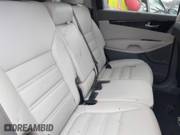 2018 Kia Sorento SX with VIN 5XYPKDA51JG405998, listed as a IAAI auction lot 41837641 with 138,909 mi miles and . Bid and sale history available at carsss.com. Image 8.