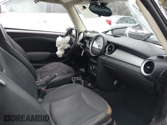 2011 MINI Clubman z VIN WMWZF3C55BT188172, wystawiony jako IAAI lot #41387090 z przebiegiem 176 300 mil mil oraz . Historia ofert i sprzedaży dostępna na DreamBid. Obrazek 5.