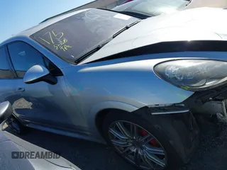 2014 Porsche Cayenne GTS z VIN WP1AD2A29ELA76227, wystawiony jako IAAI lot #42057978 z przebiegiem 92 174 mil mil oraz . Historia ofert i sprzedaży dostępna na DreamBid. Obrazek 14.