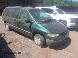 1998 Plymouth Voyager SE z VIN 1P4GP44G3WB563657, wystawiony jako IAAI lot #42306338 z przebiegiem 109 205 mil mil oraz . Historia ofert i sprzedaży dostępna na DreamBid. Obrazek 1.