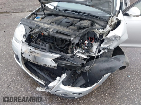 2010 Volkswagen Jetta Limited Edition with VIN 3VWAZ7AJ8AM131019, listed as a IAAI auction lot 42340420 with 263,840 mi miles and . Bid and sale history available at DreamBid. Image 13.