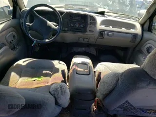 1996 Chevrolet Suburban with VIN 3GNFK16R7TG137640, listed as a Copart auction lot 68962854 with 147,244 mi miles and Clean Title. Bid and sale history available at carsss.com. Image 8.