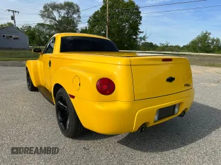 2004 Chevrolet SSR LS z VIN 1GCES14P24B106425, wystawiony jako Copart lot #59043765 z przebiegiem 87 661 mil mil oraz Tytuł czysty. Historia ofert i sprzedaży dostępna na DreamBid. Obrazek 3.