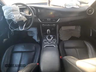 2020 Alfa Romeo Giulia z VIN ZARFANAN2L7626987, wystawiony jako Copart lot #74959044 z przebiegiem 33 486 mil mil oraz Szkoda całkowita • Salvage title. Historia ofert i sprzedaży dostępna na DreamBid. Obrazek 8.