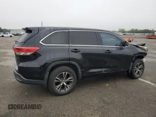 2018 Toyota Highlander LE z VIN 5TDBZRFH3JS871179, wystawiony jako Copart lot #59553235 z przebiegiem 130 069 mil mil oraz Szkoda całkowita • Salvage title. Historia ofert i sprzedaży dostępna na DreamBid. Obrazek 3.