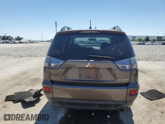 2010 Mitsubishi Outlander SE z VIN JA4AS3AW3AZ004523, wystawiony jako Copart lot #52864695 z przebiegiem 133 500 mil mil oraz Szkoda całkowita • Salvage title. Historia ofert i sprzedaży dostępna na DreamBid. Obrazek 6.
