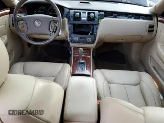 2006 Cadillac DTS 1SD z VIN 1G6KD57Y16U140102, wystawiony jako Copart lot #46145435 z przebiegiem 95 567 mil mil oraz Szkody całkowita. Historia ofert i sprzedaży dostępna na DreamBid. Obrazek 8.