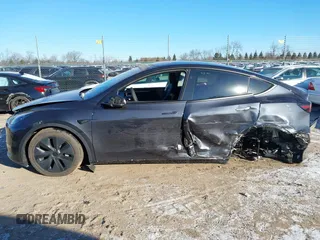 2024 Tesla Model Y Long Range with VIN 7SAYGAEE5RF201368, listed as a IAAI auction lot 41248963 with Not Provided miles and . Bid and sale history available at DreamBid. Image 15.