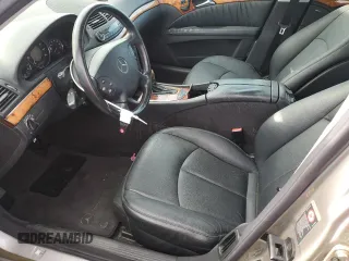2005 Mercedes-Benz E 500 z VIN WDBUF83J35X166495, wystawiony jako Copart lot #74104874 z przebiegiem 107 329 mil mil oraz Czysty tytuł • Clean title. Historia ofert i sprzedaży dostępna na DreamBid. Obrazek 7.