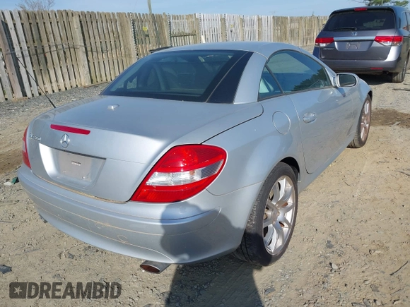 2007 Mercedes-Benz SLK 350 с VIN WDBWK56FX7F142388, выставлен на аукционе IAAI как лот 42076577 с пробегом 77 856 миль миль и . История ставок и продаж доступна на DreamBid. Изображение 4.