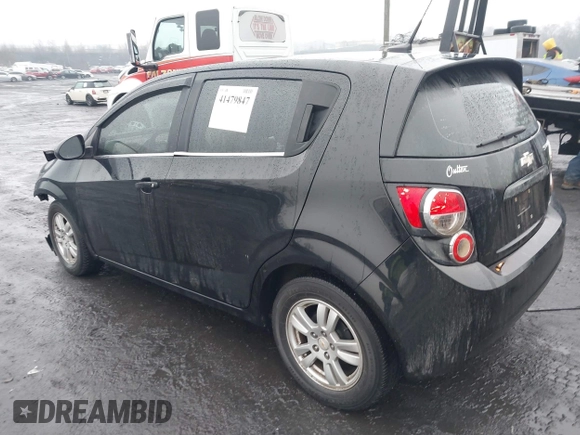 2012 Chevrolet Sonic LT z VIN 1G1JD6SH4C4176084, wystawiony jako IAAI lot #41479847 z przebiegiem 57 690 mil mil oraz . Historia ofert i sprzedaży dostępna na DreamBid. Obrazek 3.