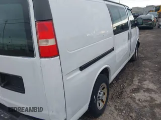 2013 Chevrolet Express Cargo z VIN 1GCSGAFX0D1171717, wystawiony jako IAAI lot #41996946 z przebiegiem 198 354 mil mil oraz . Historia ofert i sprzedaży dostępna na DreamBid. Obrazek 18.