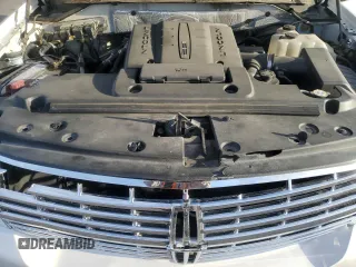 2010 Lincoln Navigator z VIN 5LMJJ2H58AEJ10577, wystawiony jako Copart lot #46904225 z przebiegiem 131 479 mil mil oraz Czysty tytuł • Clean title. Historia ofert i sprzedaży dostępna na DreamBid. Obrazek 12.