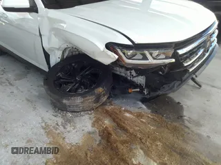 2022 Volkswagen Atlas SE z VIN 1V2WR2CA6NC544975, wystawiony jako IAAI lot #39643571 z przebiegiem 42 210 mil mil oraz . Historia ofert i sprzedaży dostępna na DreamBid. Obrazek 6.