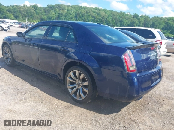 2014 Chrysler 300 S z VIN 2C3CCABG7EH281483, wystawiony jako IAAI lot #42272545 z przebiegiem 122 610 mil mil oraz . Historia ofert i sprzedaży dostępna na DreamBid. Obrazek 3.