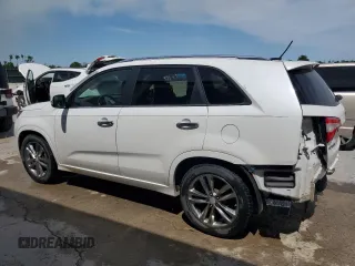 2014 Kia Sorento SX z VIN 5XYKW4A73EG459387, wystawiony jako Copart lot #56568634 z przebiegiem 145 151 mil mil oraz Szkoda całkowita • Salvage title. Historia ofert i sprzedaży dostępna na DreamBid. Obrazek 2.