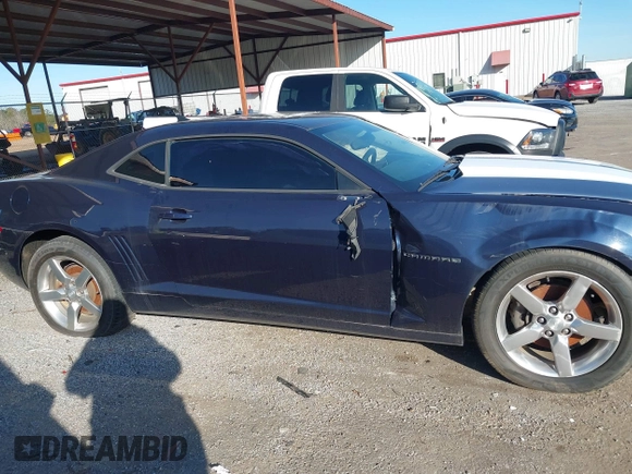 2011 Chevrolet Camaro 1LT z VIN 2G1FB1EDXB9115082, wystawiony jako IAAI lot #41322689 z przebiegiem 174 740 mil mil oraz . Historia ofert i sprzedaży dostępna na DreamBid. Obrazek 14.