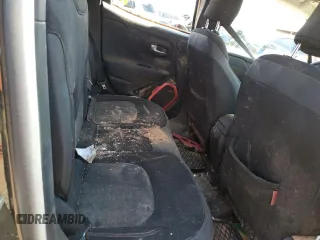 2015 Jeep Renegade Trailhawk z VIN ZACCJBCT9FPB21561, wystawiony jako Copart lot #63051673 z przebiegiem Nie podano mil oraz Szkoda całkowita • Salvage title. Historia ofert i sprzedaży dostępna na DreamBid. Obrazek 11.